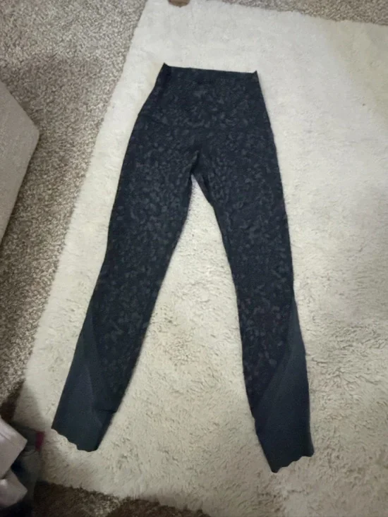 Size 0-2 Lululemon legging bundle - Picture 7 of 8
